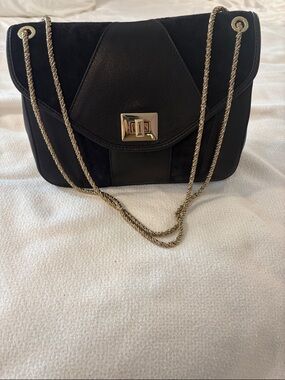 Sezane Classic Clark bag. Black Shoulder Bag with Gold Chain Strap